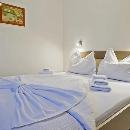 Apartman Bisernica-with Pool Ražanj