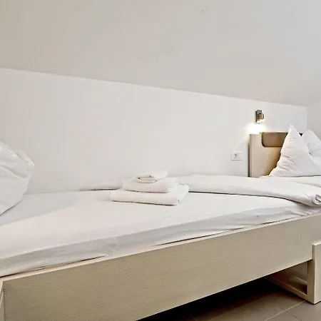 Apartman Bisernica-with Pool Ražanj