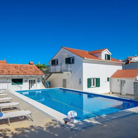 Appartement Bisernica-with Pool